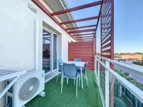 3326-Appartement 4 couchages avec une piscine
